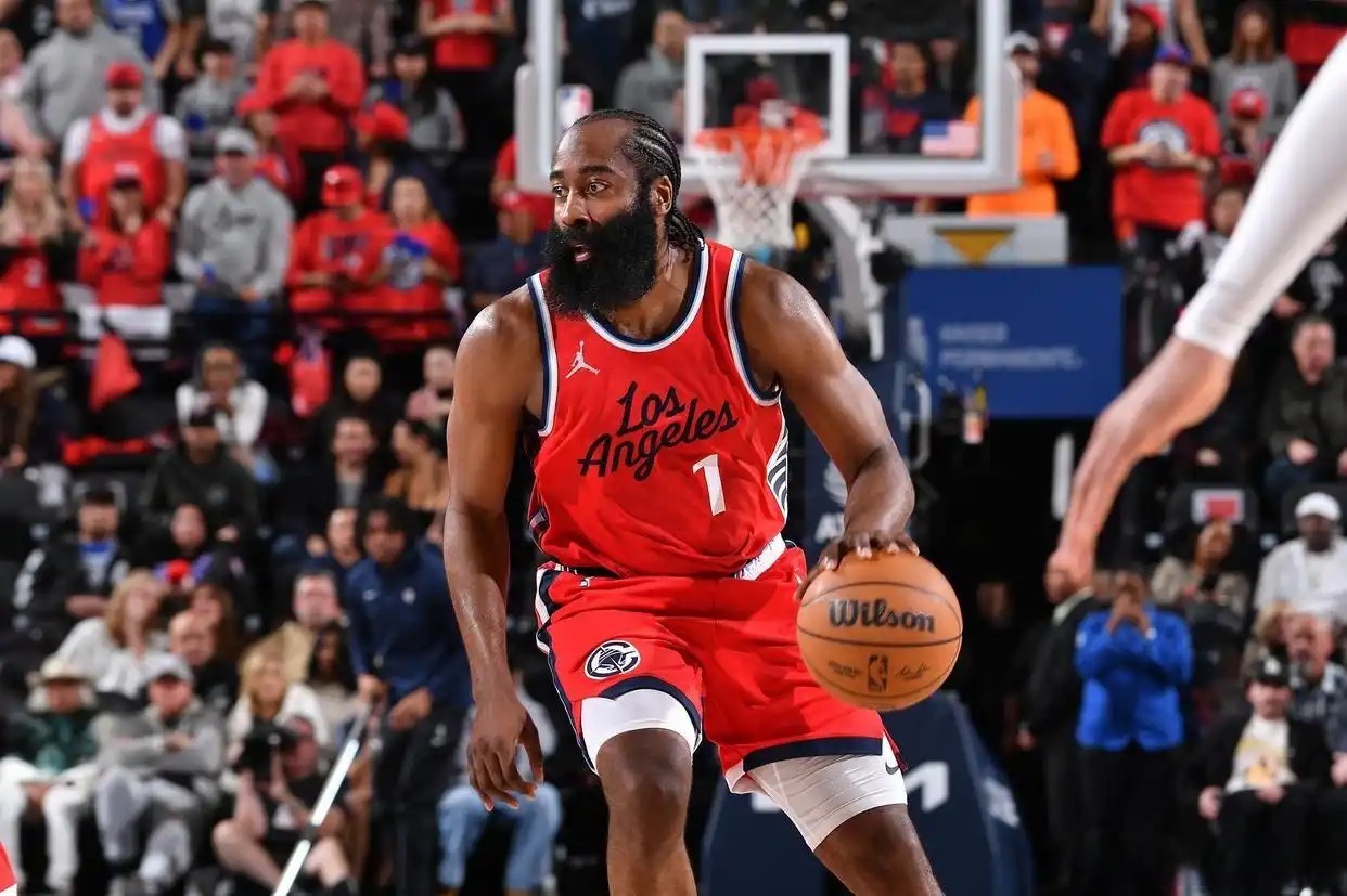 KAIYUNAPP哈登在热火比赛中重返赛场，重返赛场引发热议！赢得满堂喝彩的简单介绍