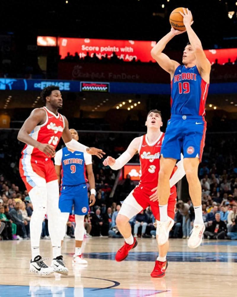 开云体育包含转折点底特律活塞调整名单，NBA季后赛转会期攻防权衡，媒体盛赞，球队文化再被提及的词条